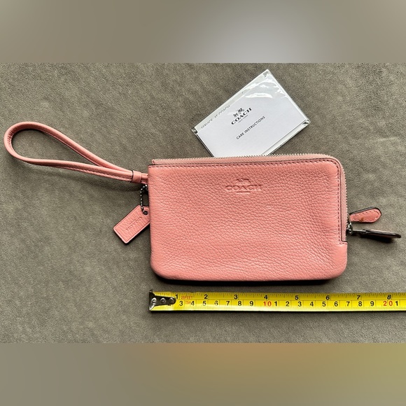 ❌SOLD❌NWOT- Coach Double corner zip wristlet- Pebble leather in Peach color - Picture 2 of 5